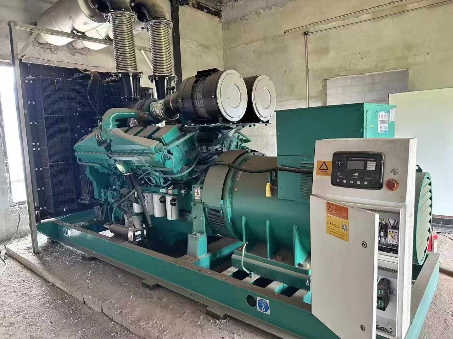 桥东无功补偿装置的性能评估需要考虑哪些因素？