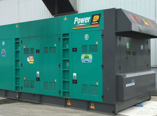 桥东升级发电机组的过程中需要注意哪些安全事项？