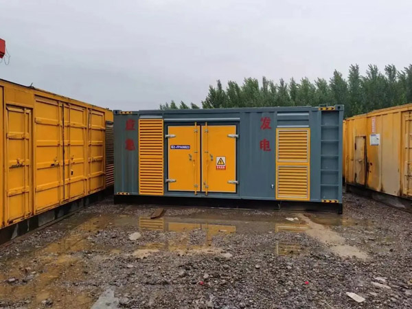 桥东柴油发电机如何判断干式空气滤清器是否需要更换？